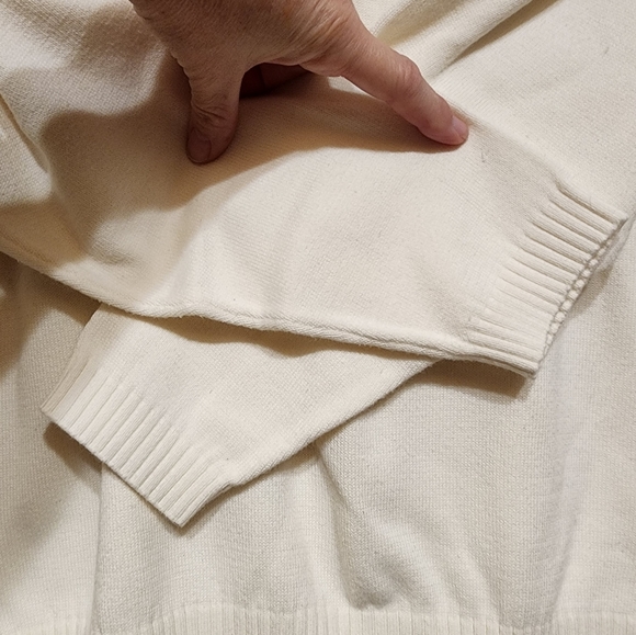 Tommy Hilfiger Sweater, Size Large - Picture 6 of 8